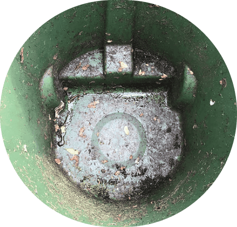 Dirty bin before cleaning